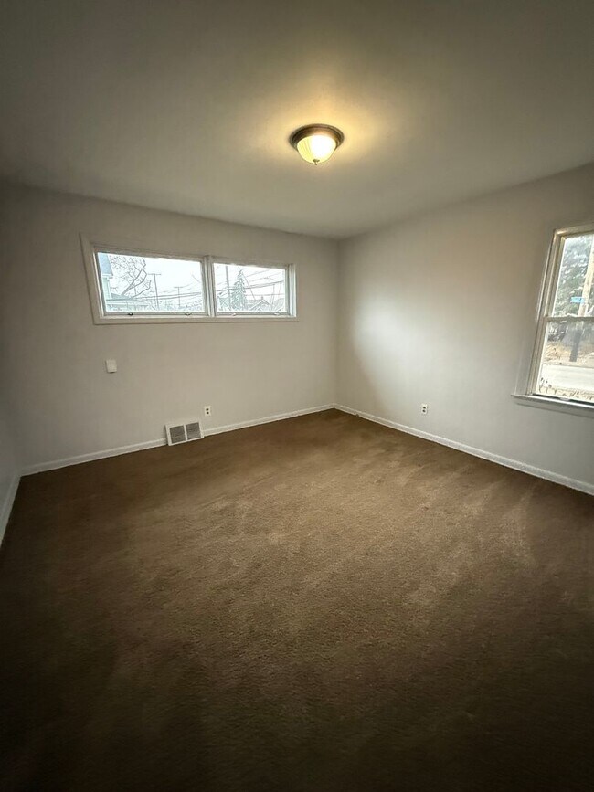 Building Photo - Cleveland East Side Nottingham Area