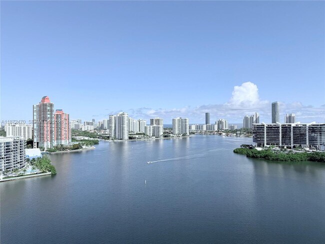 Foto del edificio - 3201 NE 183rd St