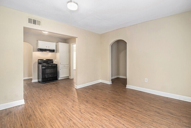 Foto del edificio - 5235 Kingsbury St