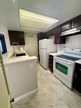 Building Photo - 772 Eastshore Terrace