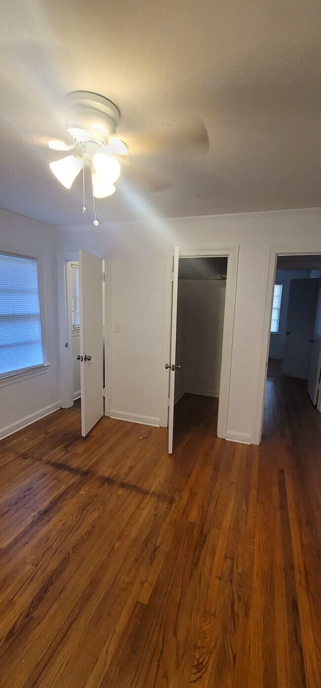 Building Photo - 1208 N Park Ave