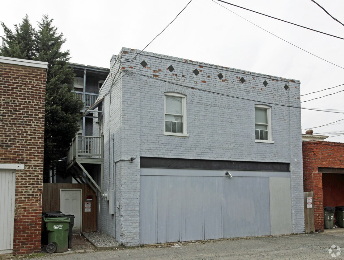 Building Photo - 12 E Main St