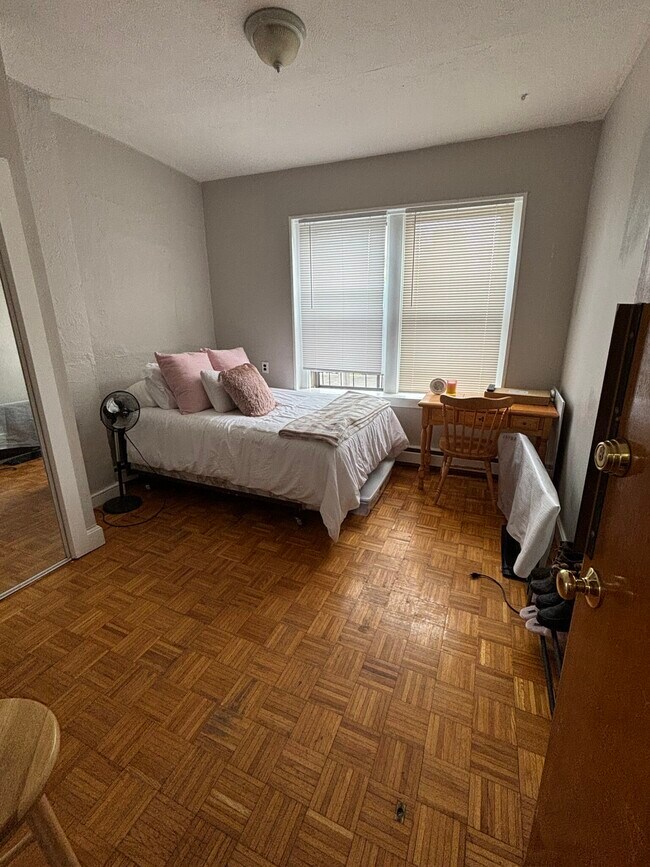 Building Photo - 40 Anderson St