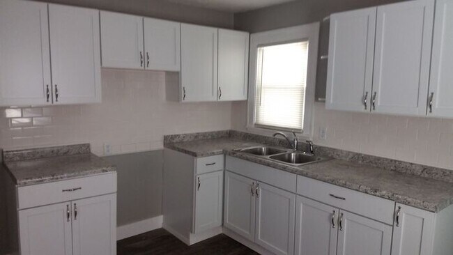 Building Photo - Nice remodeled 2 bedroom house