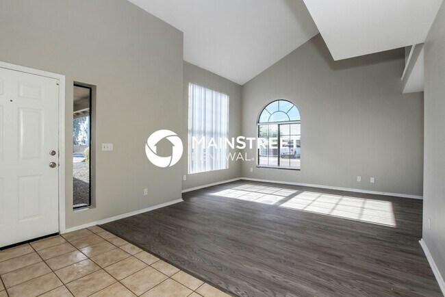 Foto del edificio - 4 Bedroom Pet-Friendly Home in GLENDALE, AZ with Main Street Renewal