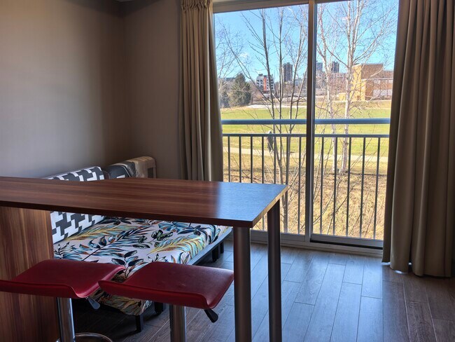 Photo du bâtiment - 321 Spruce St