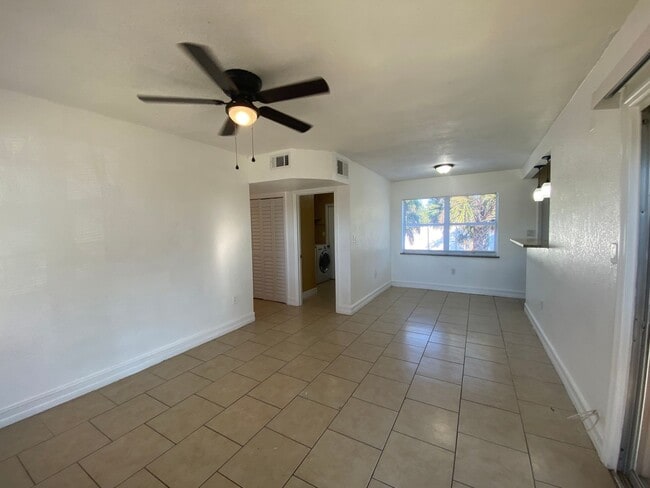 Foto del edificio - 21995 Catherine Ave