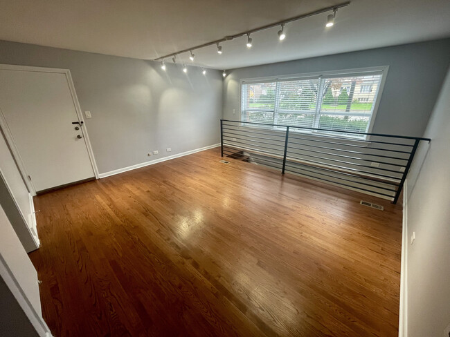 Building Photo - 1525 S Mannheim Rd