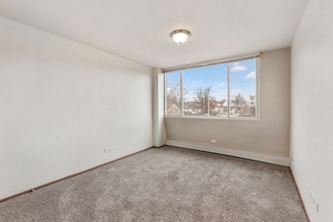 Foto del edificio - 3575 N Oakland Ave