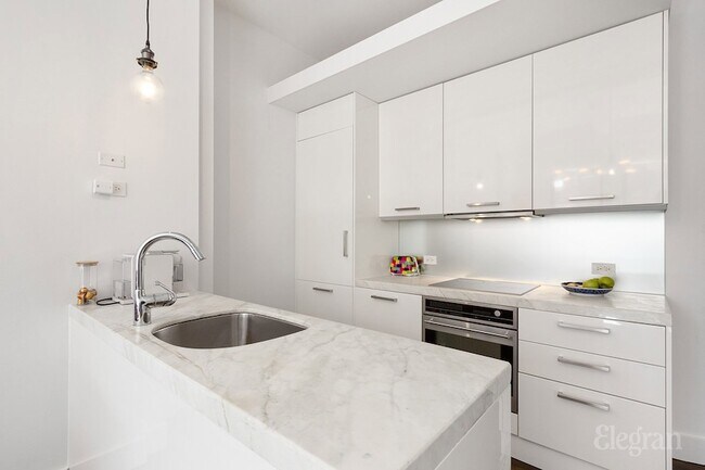 Building Photo - 11 E 36th Street Unit 801