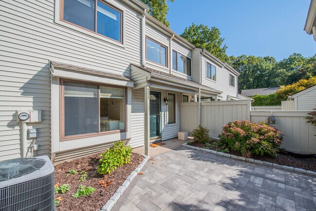 Foto del edificio - 117 Farmington Chase Crescent