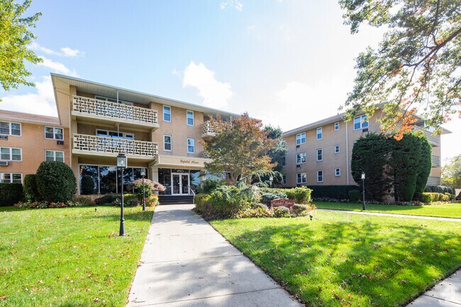 Foto del edificio - Capitol House Tenants Corp.
