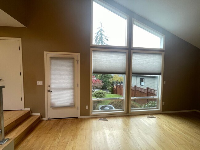 Foto del edificio - $1475 Off First Full Month!!  Georgeous, U...