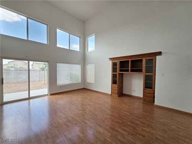 Building Photo - 728 Ribbon Grass Ave