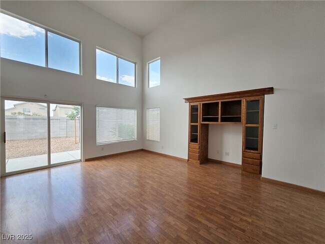 Foto del edificio - 728 Ribbon Grass Ave