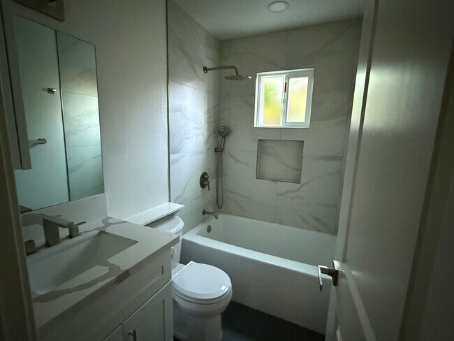 Foto del edificio - Showing Saturday 7/4 FROM 10:30-11AM and Sunday 7/5 from 2-3pm!! 3 Bed 2 Bath remodeled home