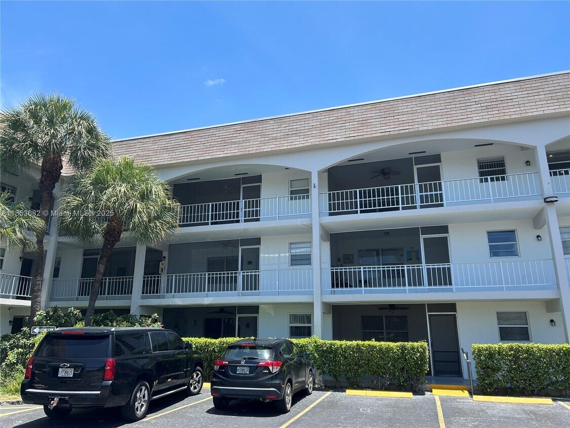Foto principal - 501 Blue Heron Dr