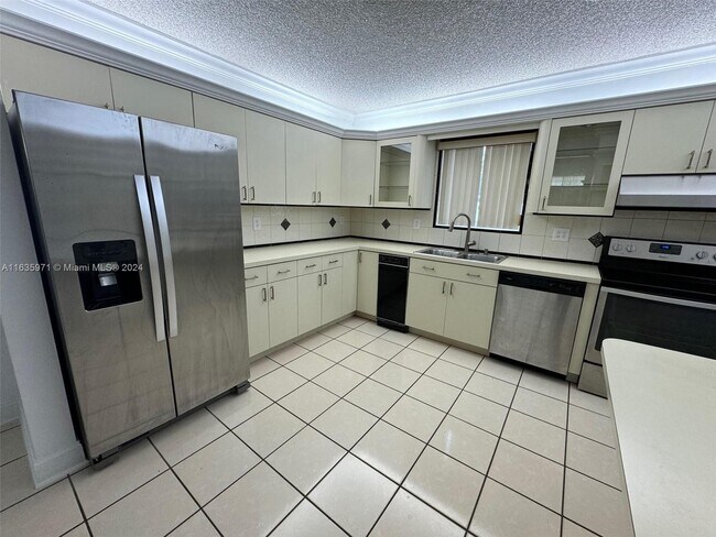 Foto del edificio - 600 W 53rd Terrace