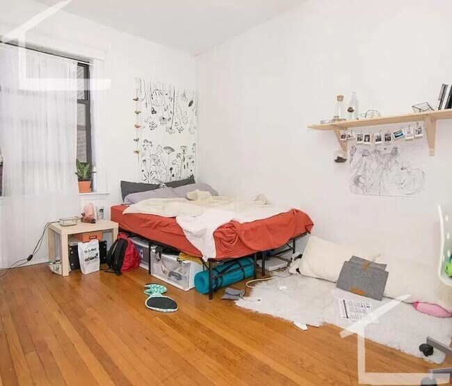 Foto del edificio - Great 4 Bedroom Available 8/1/26