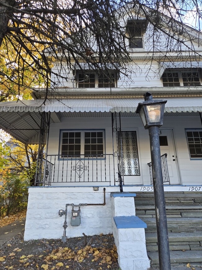 Building Photo - 1905 Cedar Ave