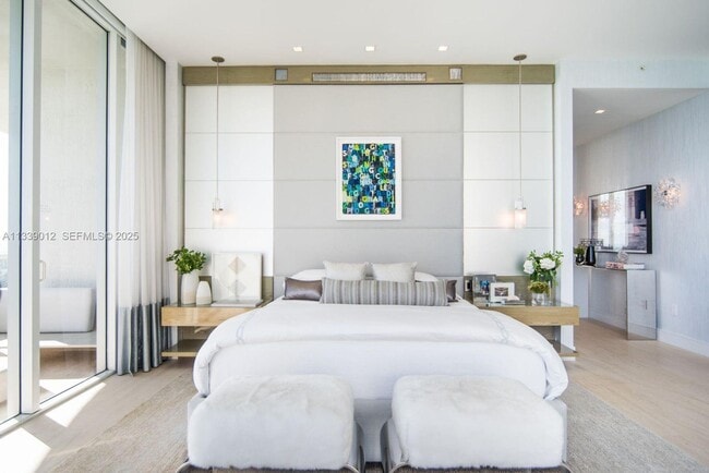 Building Photo - 16001 Collins Ave