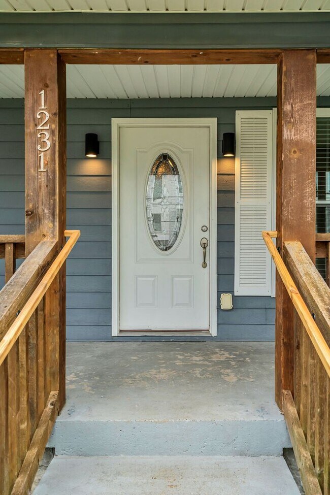 Foto del edificio - Remodeled house in great location in East Nashville