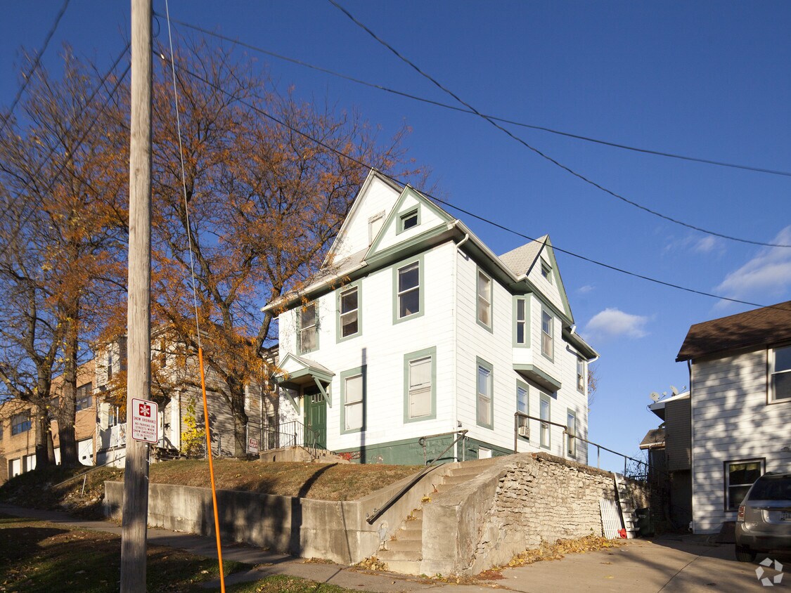 Primary Photo - 611 Perry Ave