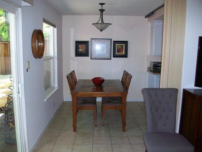 Building Photo - 1419 Bel Air Dr