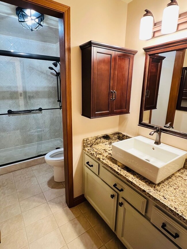 Building Photo - Beautiful townhouse, walk to the Ogden wat...