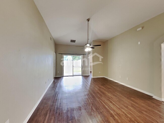Foto del edificio - 30852 Midtown Ct