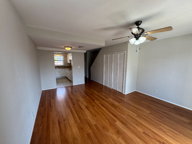 Building Photo - 514 E Valencia Ave