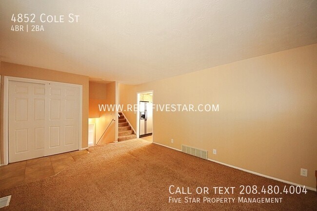 Building Photo - 4852 Cole St