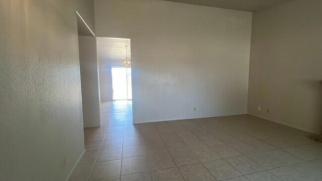 Building Photo - East Lancaster Home