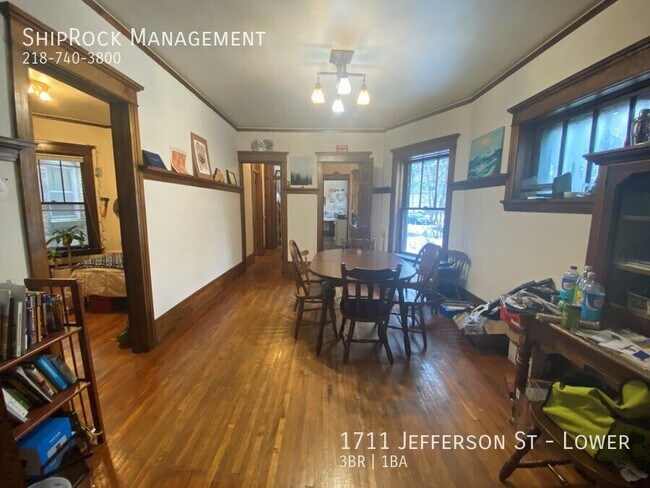 Foto del edificio - 1711 Jefferson St