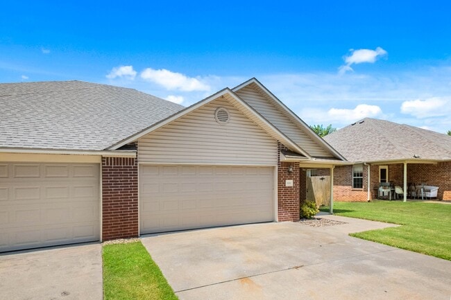 Photo - 1669 Evening Shade Dr (Fayetteville, AR) Townhome
