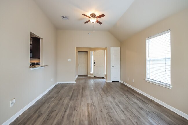 Foto del edificio - 308 Broken Pine Ct