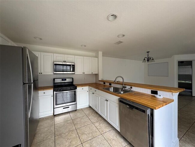 Foto del edificio - 1733 Pointe W Wy
