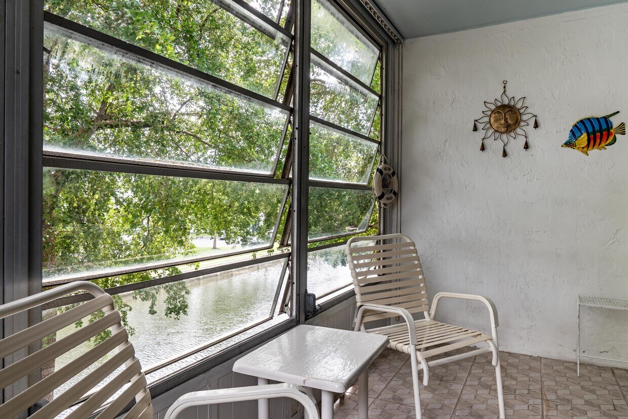 Foto principal - 8360 Sands Point Blvd