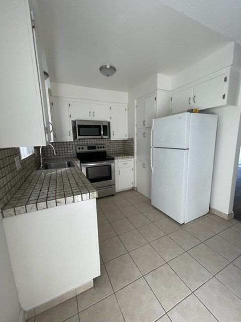 Foto del edificio - 21019 Wood Ave