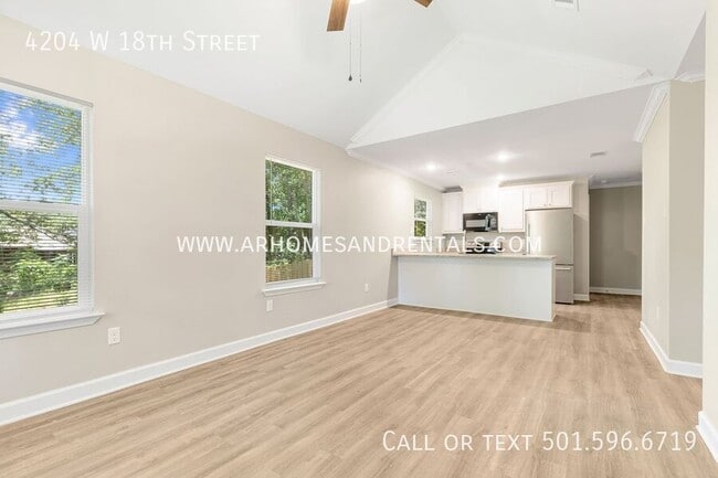Building Photo - 4204 W 18th St
