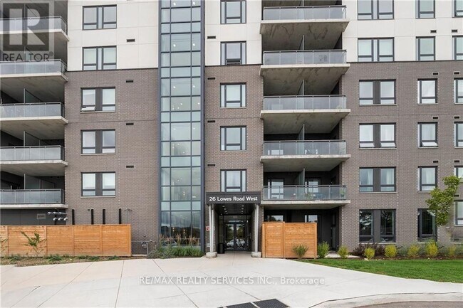 Photo du bâtiment - 26 Lowes Rd W