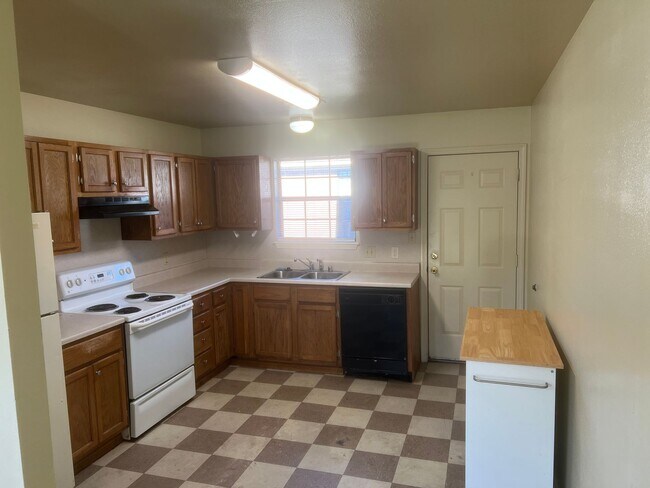 Foto del edificio - 2 Bed 1 Bath Duplex