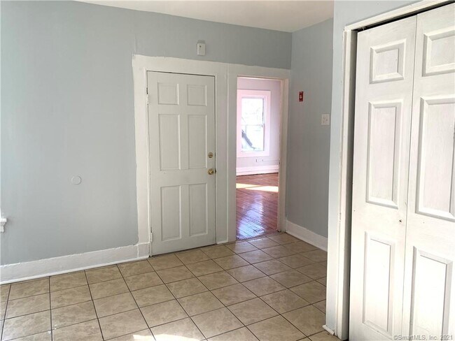 Building Photo - 423 Blatchley Ave