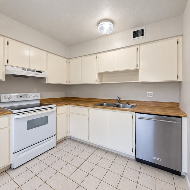 Foto del edificio - 4777 Orange Grove Blvd