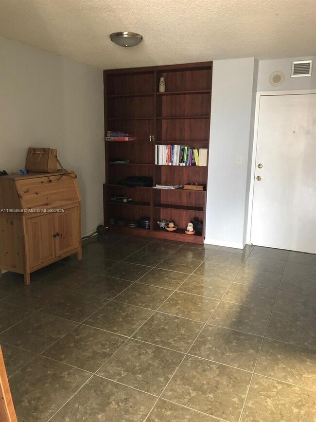 Foto del edificio - 1470 NE 125th Terrace