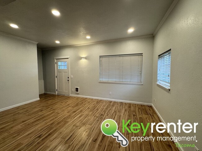 Building Photo - Captivating Multi-level 4Bed/2Bath Tacoma ...