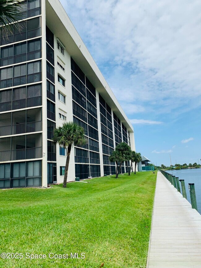 Foto del edificio - 250 S Sykes Creek Pkwy