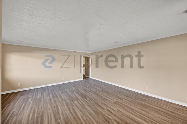 Building Photo - Unit 1