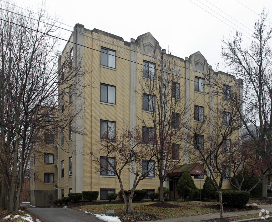 El Gregsonian - Rookwood Park Apartments