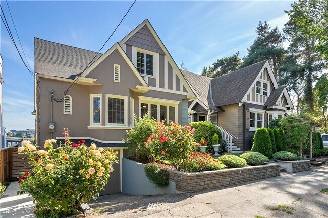 Building Photo - 2428 Boyer Ave E